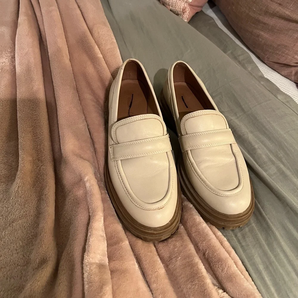 Madewell Cream Loafers with Brown Soles - Picture 1 of 3